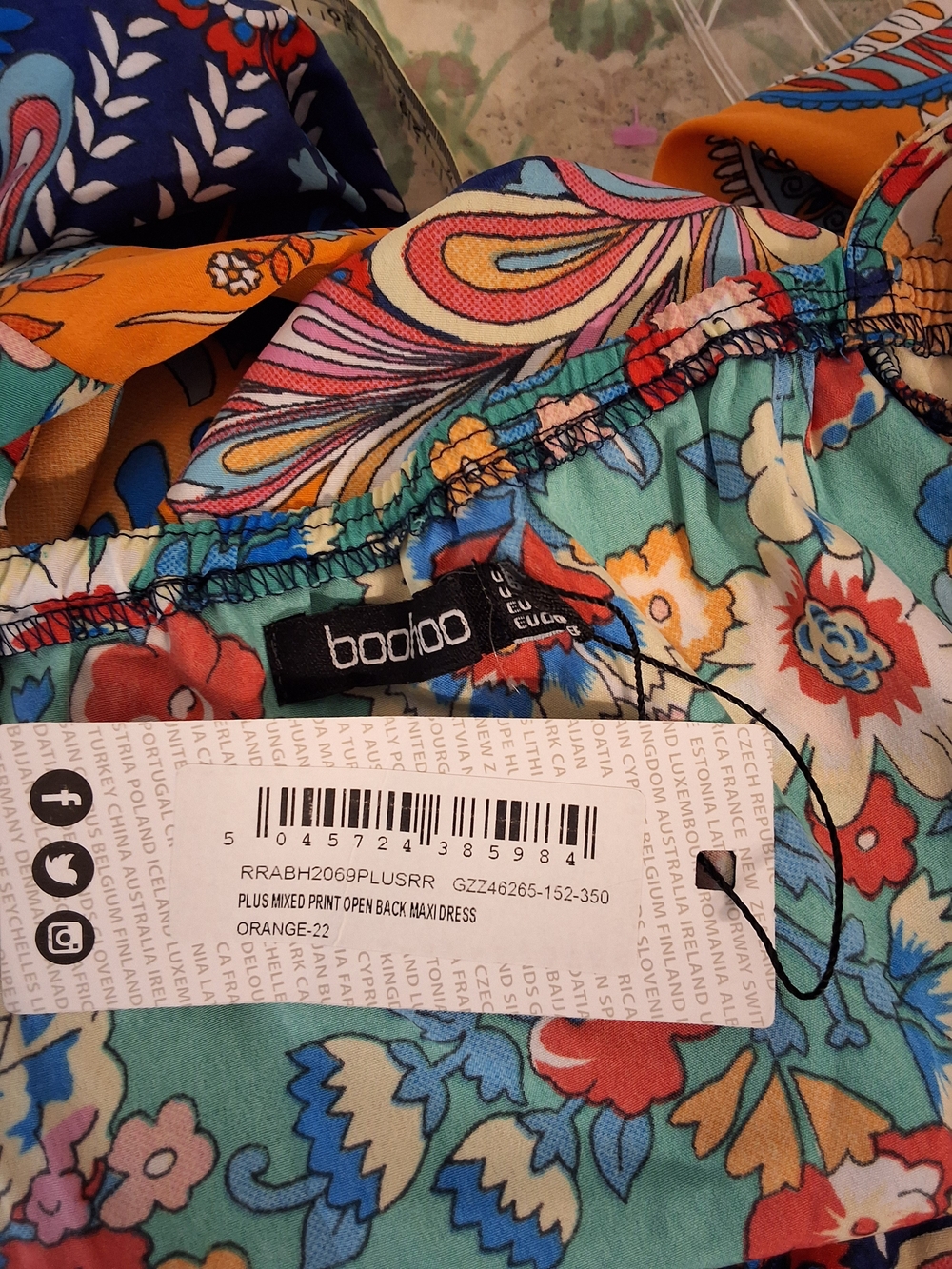 NWT Boohoo Plus Mixed Print Open Back Maxi Dress Size Size 18 Boho Floral - Picture 7 of 7